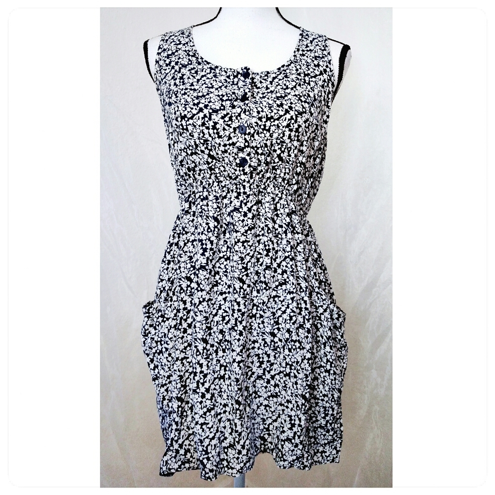 3/$30 Everly Navy and White Floral Dress